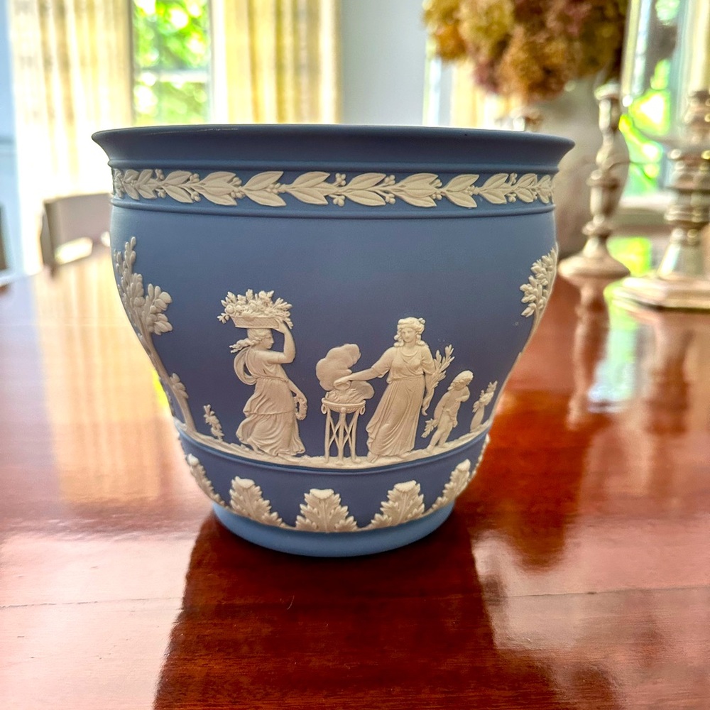 Vintage Wedgwood jasperware pot